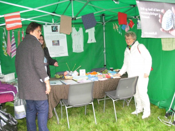 Standen er klar til de første besøg.